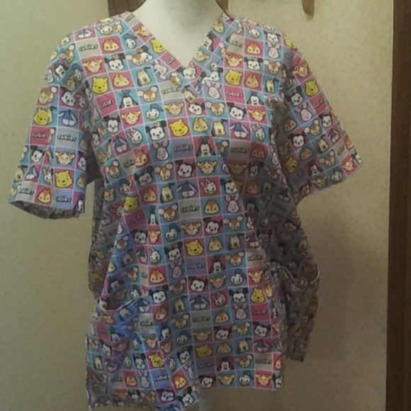 Disney Tops - Scrub top Disney Cutie Tigger Daffy Duck Large